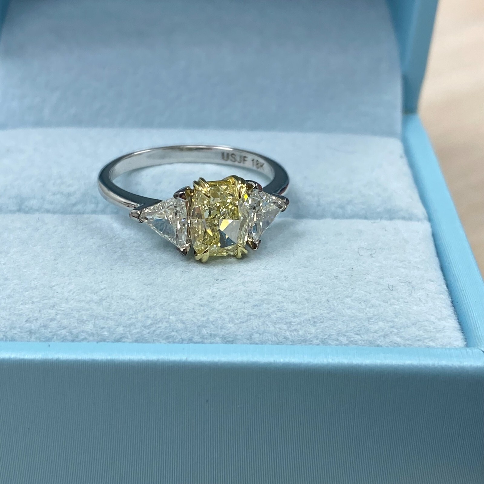 3 Pierre Certifié GIA 2.13 CT Coussin Lumière Jaune Bague Diamant 18k or Blanc Item image 8