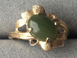 14k Gold Jade Cabochon Ring Size 6 1/4 - £189.61 GBP