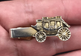 Vintage Wells Fargo Gold Tone Stagecoach Tie Clip 1 3/8&quot; Long - £11.18 GBP