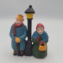 Dept 56 MAN &amp; WOMAN BY LAMPPOST figure from Carolers Christmas Village 6... - £11.01 GBP