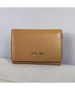 Coach Women&#39;s Leather Small Trifold Wallet Free Shipping Worldwide T/9001 - $2,404.36 MXN