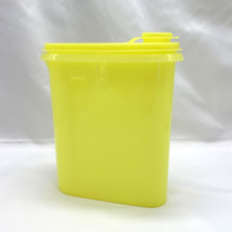 Tupperware Flip Top Pitcher Lid 792-10 Yellow Beverage Buddy 1 qt - £9.14 GBP