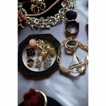 Beautiful small collection of vintage jewelry - $25.74