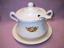 12 Cup Tan with Brown Specks Pottery Soup Tureen w/Ladle &amp; Underplate SP 82 - £23.51 GBP