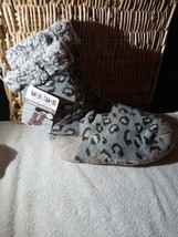Muk Luks Women&#39;s Cabin Socks Size Sm 5-7 - $48.62 CAD