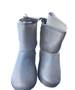 Girl&#39;s Zip Up Silver Boots Faux Fur Lined Size 13/1 NWT Warm Winter Boots. - £9.56 GBP