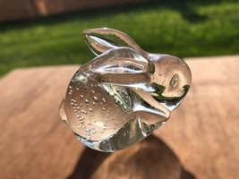 Vintage Solid Glass Rabbit Paperweight With Bubbles Unusual Bunny Desk C... - $215.30 MXN