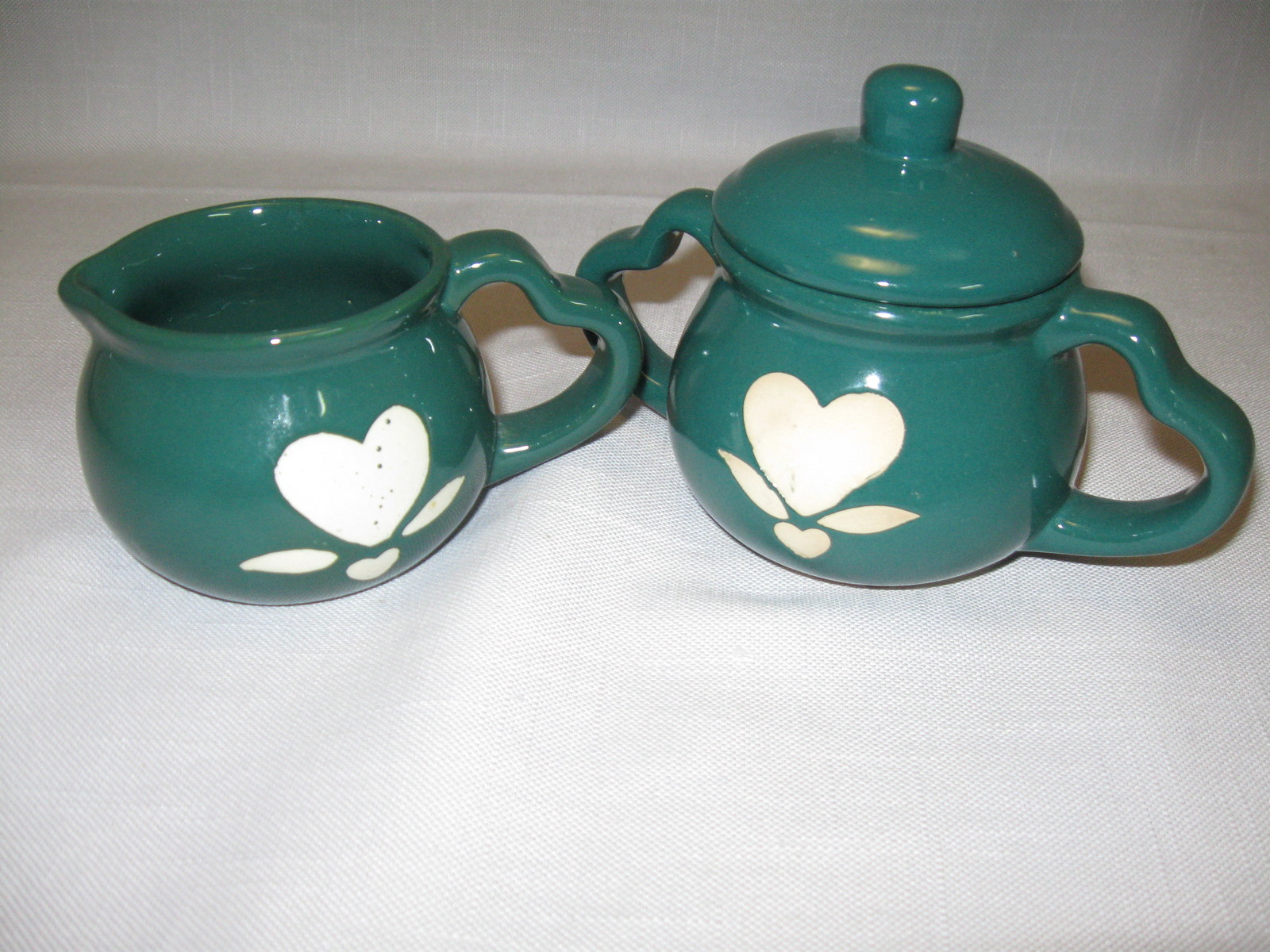 Emerald Green Cream & Sugar Set Heart Handles White Heart Design - $9.95