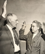 1950 District Judge Joseph J Moriarty Swears In Arlene Maurer Clerk Press Photo - £10.82 GBP