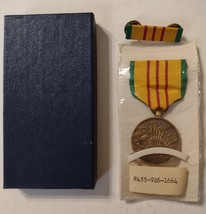 VIETNAM SERVICE MEDAL FULL SIZE &amp; RIBBON BAR IN LORDSHIP, INC  BOX DATED... - $9.90