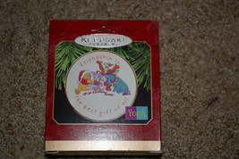 Hallmark Keepsake Ornament~Gift of Friendship ~ Winnie the Pooh and Friends 1997 - £8.01 GBP