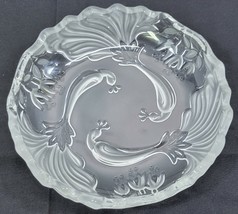 I) Frosted Scalloped Floral Decorative Candy Dish Plate Bowl 7&quot; - $184.34 MXN