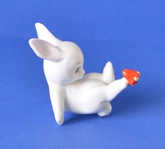 White Ceramic Playful Bunny Rabbit-Vintage - $578.40 MXN