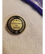 Vtg 1.5 In Gold Tone Round Hat/lapel Pin Excellence In Service - $171.16 MXN
