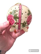 Hanging Potpourri sachet with pink roses. Very good condition. - $14.03