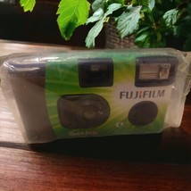 Fujifilm 35mm Quicksnap Flash One Time Use Disposable Camera 27 Photos 2009-10 - $14.65