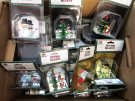 LOT OF 26 CHRISTMAS HOUSE TABLETOP MIRRORED HOLIDAY FIGURINES DECOR - £21.90 GBP