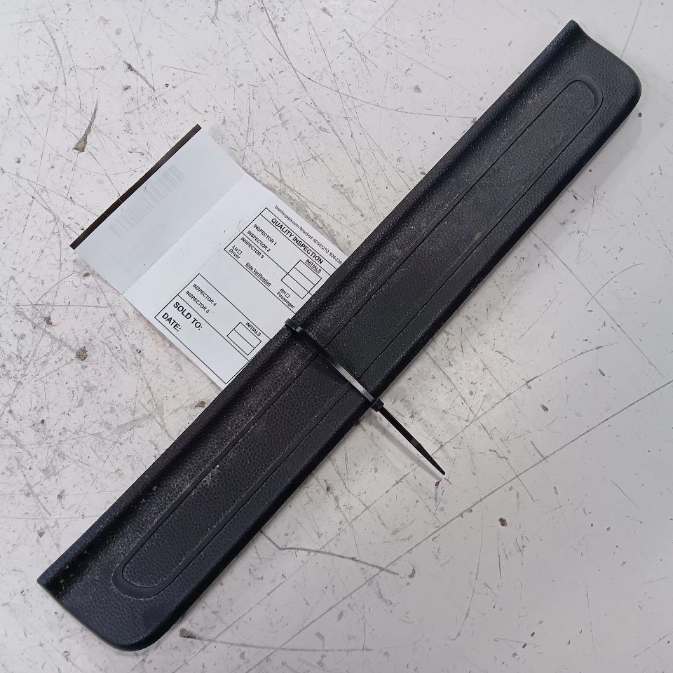 Kia Soul Sill Trim Plate Door Jam Threshold Right Passenger Front  2017 ... - $19.94