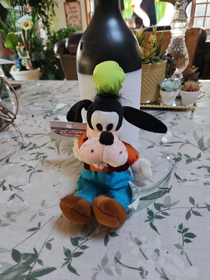 NWT Disney Store Goofy Bean Bag 9&quot; Beanie Plush - $9.28