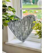 Small Grey Wicker Heart- 40cm - €85,64 EUR Small Grey Wicker Heart- 40cm - €85,64 EUR