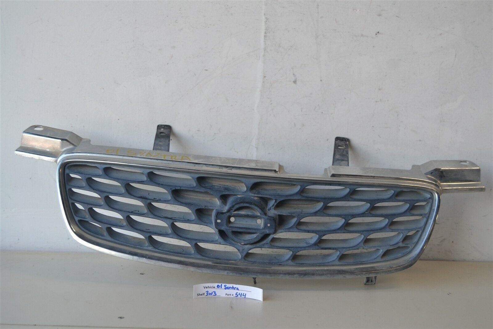 2000-2001-2002-2003 Nissan Sentra Front Grill 623105M100 OEM Grille 44 3W3 - £18.39 GBP