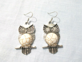 Hoot Owl Crystal Eyes White Howlite Gem Breast Silver Plate Dangle Earrings - £5.58 GBP