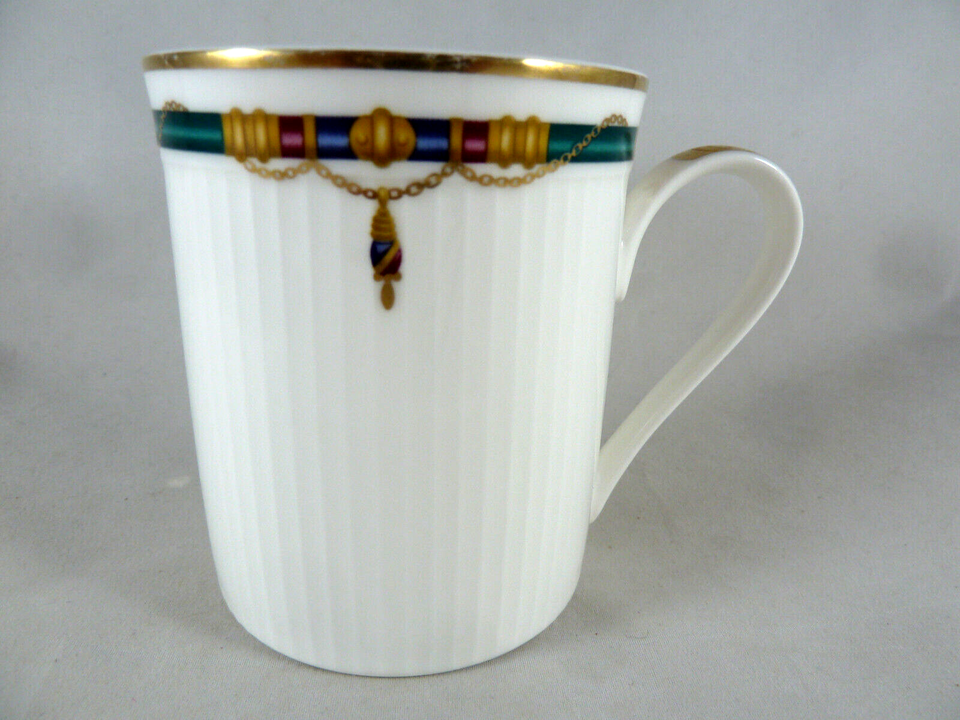 Momoyama Cosmopolitan Japan beautiful cup fine or bone china - $11.13