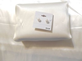 Department Store Silver Tone Simulated Pearl Stud Earrings Y408 - £5.99 GBP