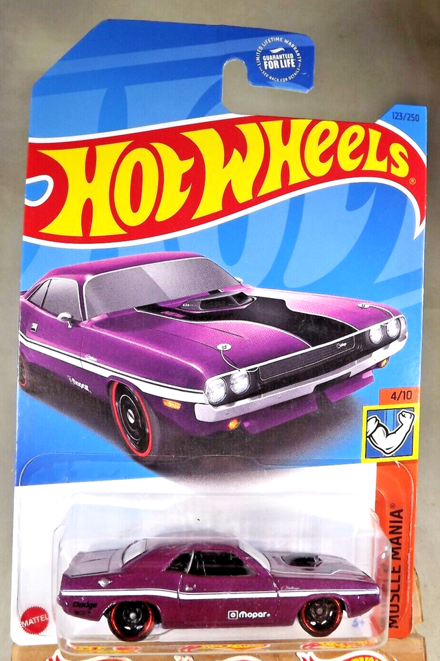 2023 Hot Wheels Walgreens #123 Muscle Mania 4/10 70 DODGE HEMI CHALLENGER Purple