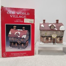 Lighted Holiday Village Building - The Lion Pub (1990) Old World Village SS02142 - $20.58