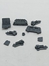 Lot Of (10) Warhammer 40K Tank And Weapon Miniature Bits And Pieces - $457.07 MXN