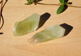 Green Calcite Crystals Set of Two Heart Crown Chakra Energy Healing Meditation - £14.09 GBP