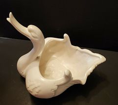 HULL POTTERY  WHITE SWAN PLANTER image 2