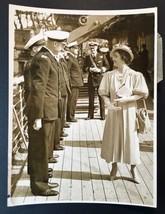 Queen Mother Elizabeth Meeting Merchant Navy Vintage  Press Photo 8&quot;x6&quot; - £22.38 GBP