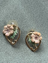 Goldtone Open Teardrops w Tan Enamel Flower &amp; Green Leaf Post Earrings for Pierc - £9.02 GBP