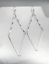 CHIC Urban Anthropologie 3&quot; Long Silver Metal Flat Bone Chain V Dangle E... - £13.56 GBP