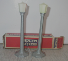 Postwar Lionel O No. 71 Diecast Lamp Posts 1 With Original Box Both Ligh... - £16.39 GBP