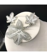 Sarah Coventry Silvery Maple Leaf Brooch and Clip On Earrings, Silver Te... - $31.93