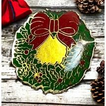 Vintage Christmas Pin Brooch Green Wreath Red Bow Enamel Gold Tone - £9.56 GBP