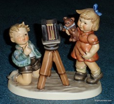 &quot;Camera Ready&quot; GOEBEL HUMMEL FIGURINE #2132 TMK8 - ADORABLE MOTHER&#39;S DAY... - £328.21 GBP