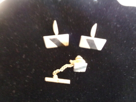 Gold-Toned Rectangular with Feather Design Vintage Cufflinks &amp;Tie Tack (#6191).  - £22.67 GBP
