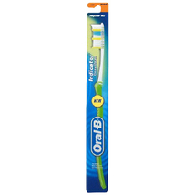 New Oral-B Indicator Deep Clean Toothbrush 40 Medium - $6.34