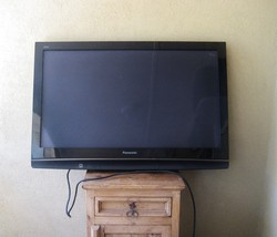Panasonic 42&quot; Plasma Television with wall hanging hardware - $179.42 CAD