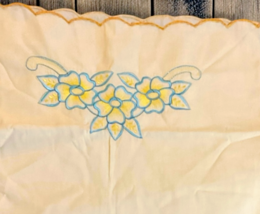 Vtg Set of Embroidered Pillowcases Yellow & Blue Floral Scalloped Edge 27" x 19" image 5