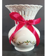 MIKASA HOLIDAY LACE 6&quot;  White Reticulated V ASE Holly #RL040-617 w/Box - $296.93 MXN