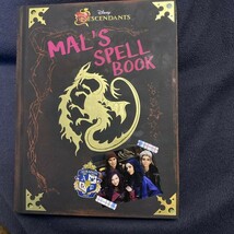 Descendants: Mal&#39;s Spell Book Hardcover Disney Books - $137.32 MXN