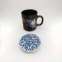 Vintage 1970s Interpur Black Floral Daffodil Mug W18 W/ Floral Coaster - $184.34 MXN
