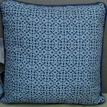 BRAND NEW  Polyester Fiber Fill Decorative Throw Pillow, PRETTY PATTERN - $368.88 MXN