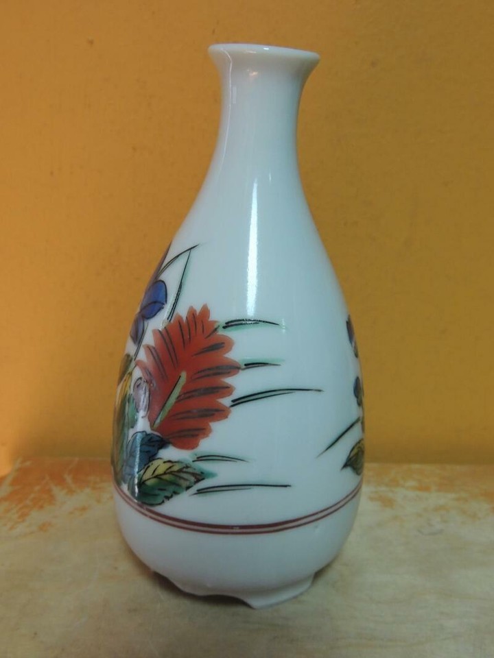 Bottle Vase 5.5" White Floral blue red green yellow poss Kutani Vintage /Antique Item image 2