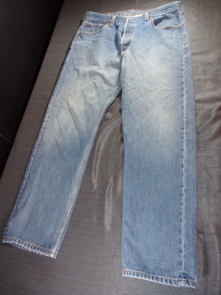 LEVI&#39;S REGULAR FIT LIGHT WASH BLUE BOOT CUT JEAN PANTS 33X27.5 - $16.64